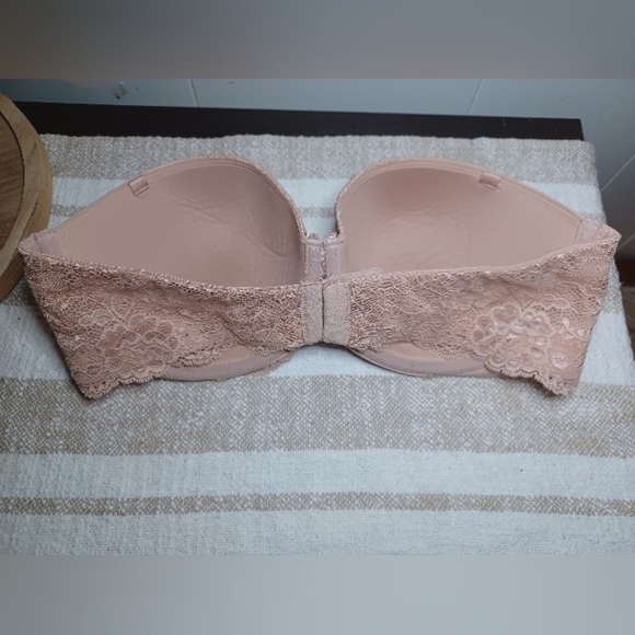Victoria's Secret Cream Lace Trim Bra - Picture 2 of 7